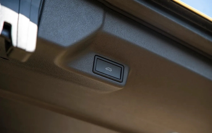Volkswagen ID.Buzz cena 245877 przebieg: 8, rok produkcji 2022 z Dęblin małe 667